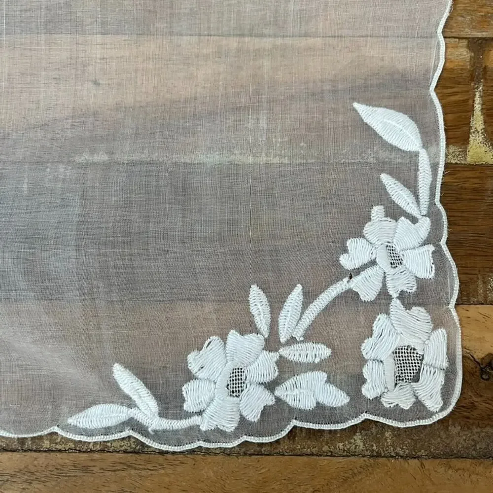 White Gauzy Sheer Napkins Floral Needlepoint Embroidery 16x16